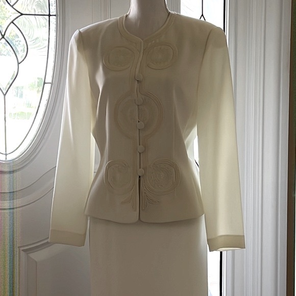 ADRIENNA PAPELL Elegant Suit Ivory Absolutely Beautiful Size 8 - Picture 6 of 16